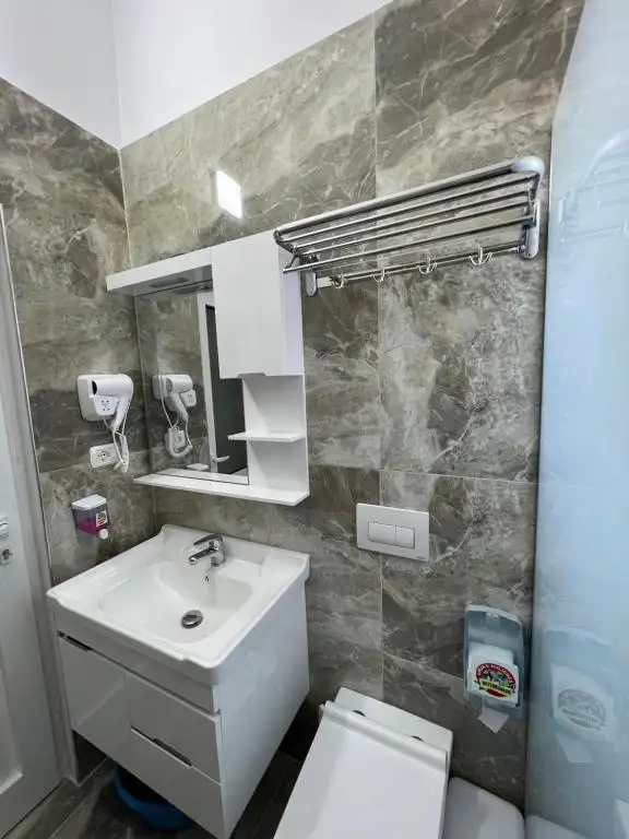 Standard Quadruple Room image 3
