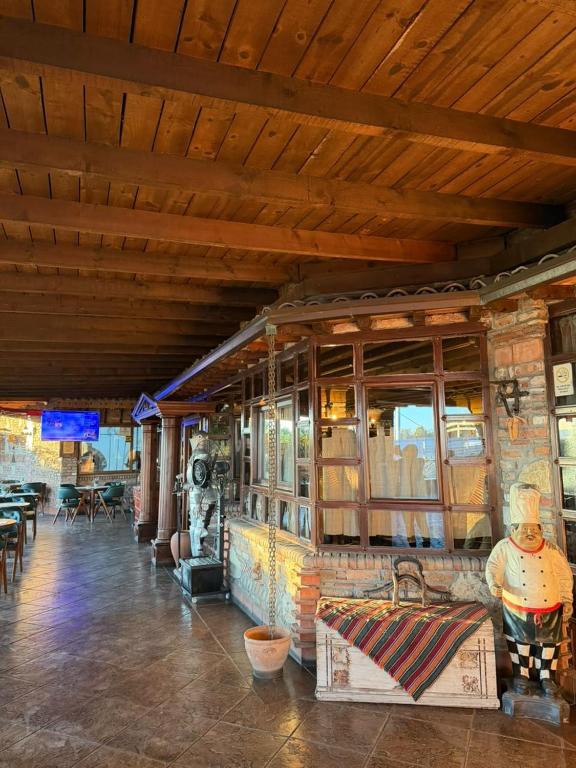 img_id_1085089.jpg