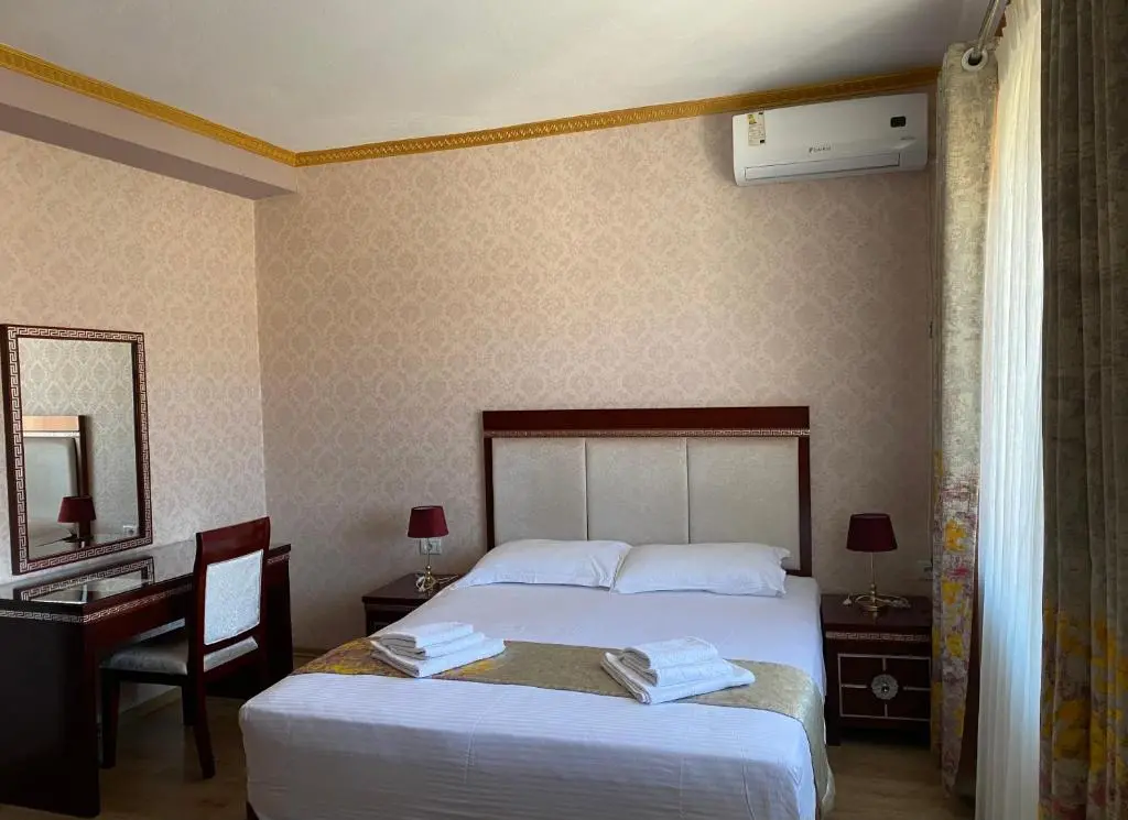 img_id_884323.webp
