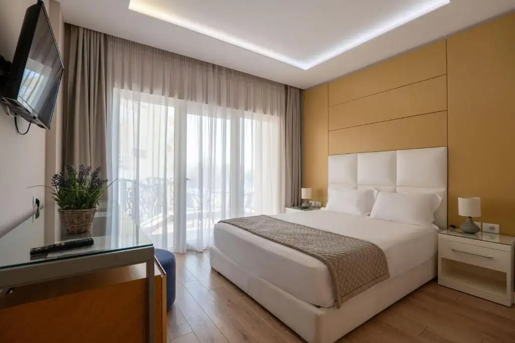 Deluxe Double Room with Sea View image 6