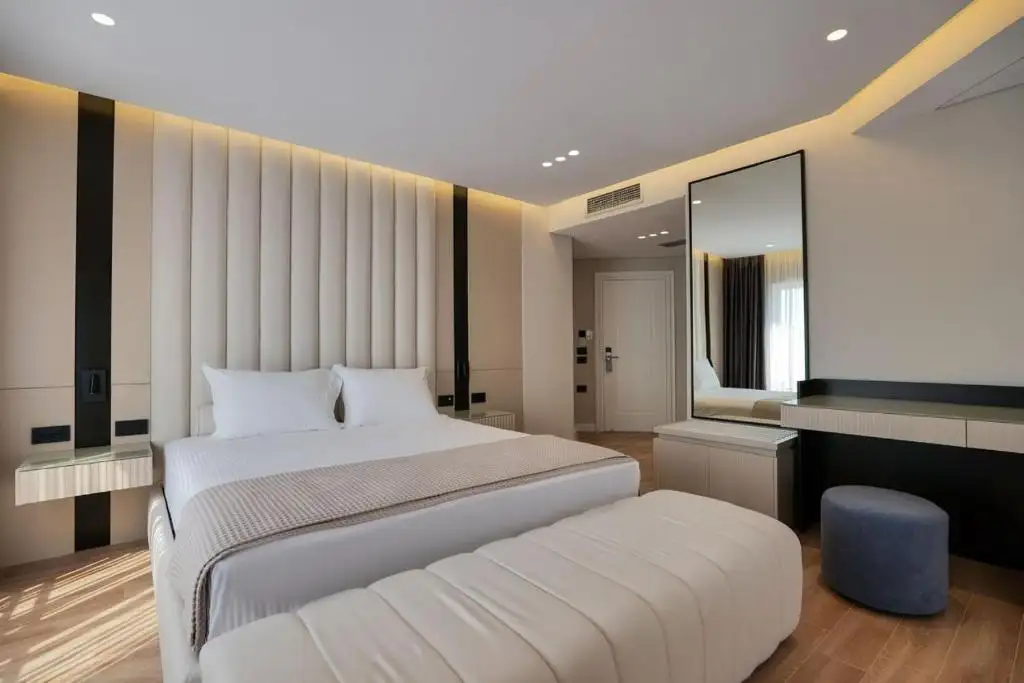 Deluxe Double Room with Sea View image 7