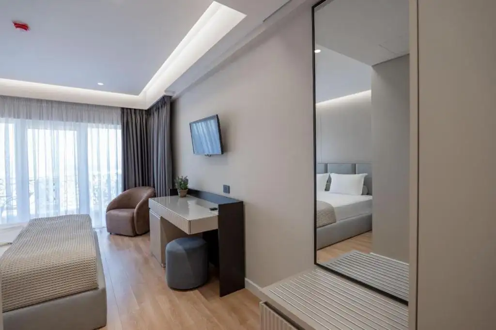 Deluxe Double Room with Sea View image 8