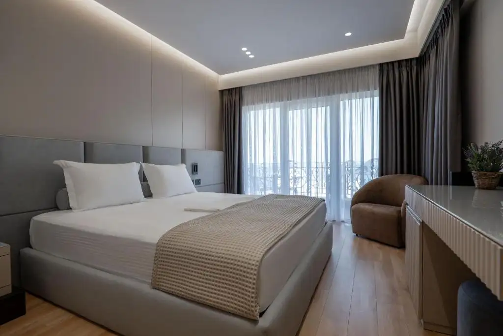 Deluxe Double Room with Sea View image 12