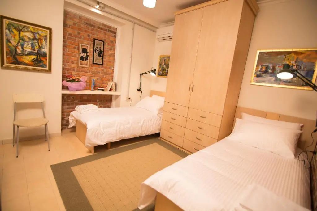 img_id_1083066.webp