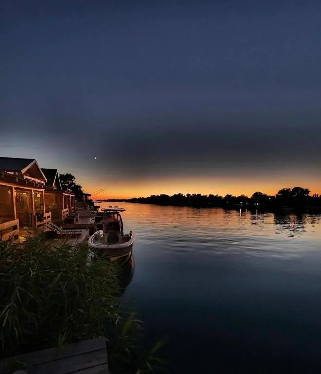 img_id_2454648.webp