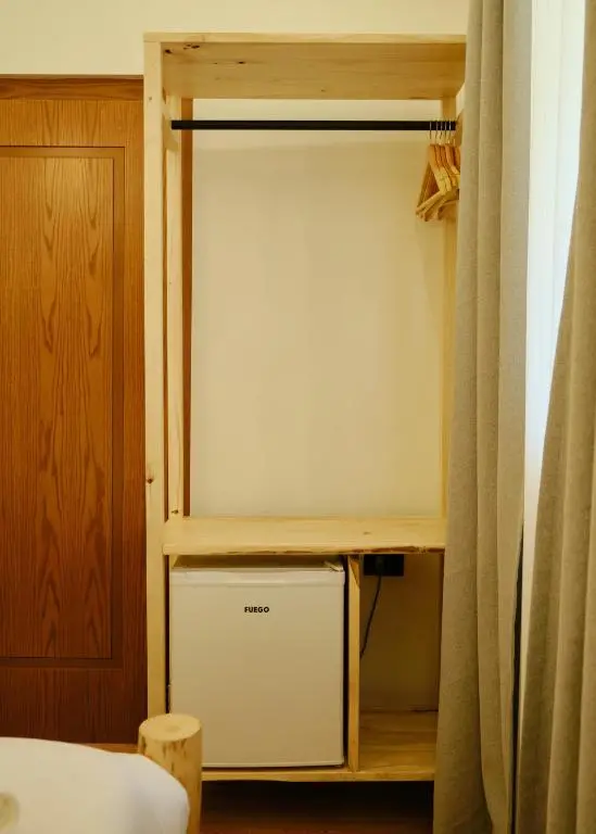 img_id_1000158.webp