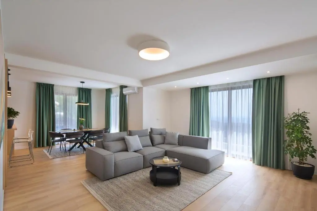 img_id_2450709.webp