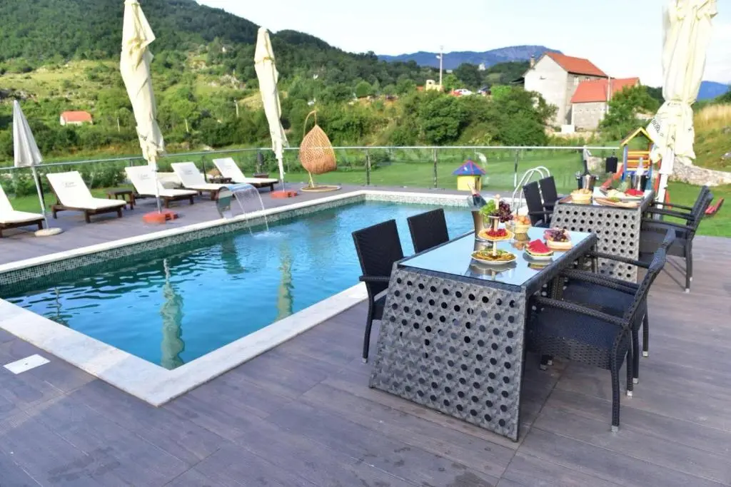 img_id_2441458.webp