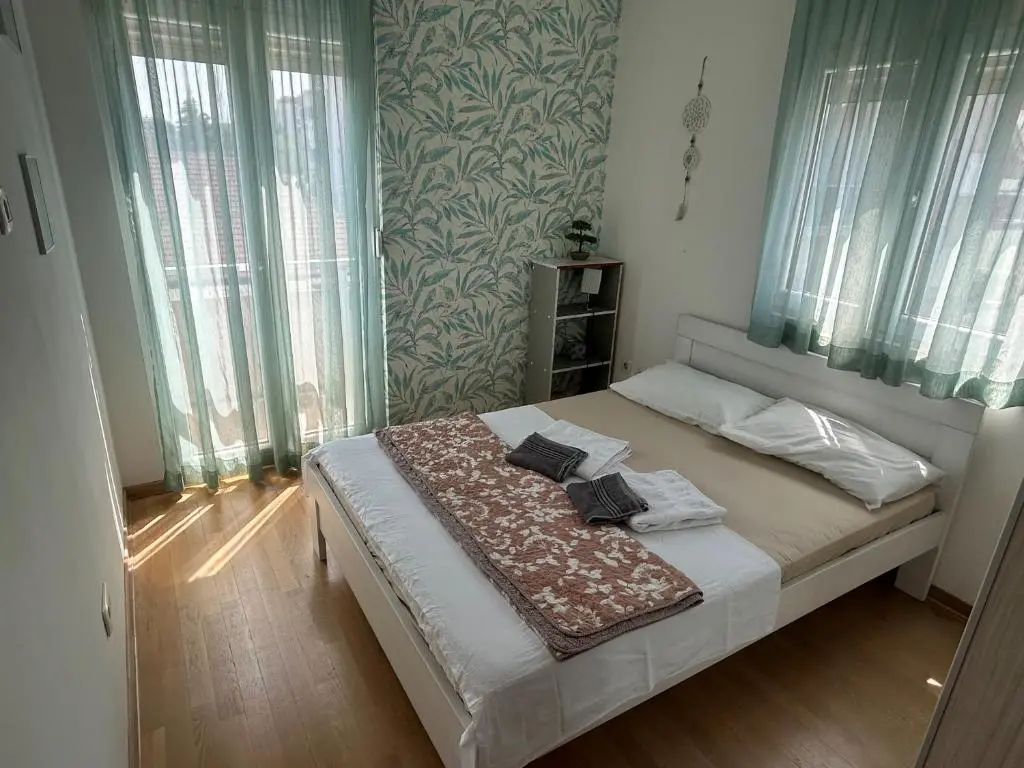 img_id_2441032.webp