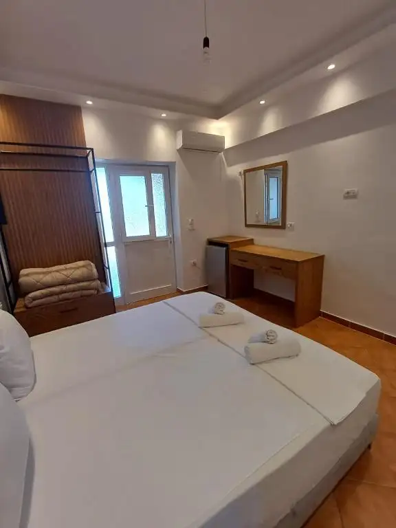 Double Room with Sea View image 5