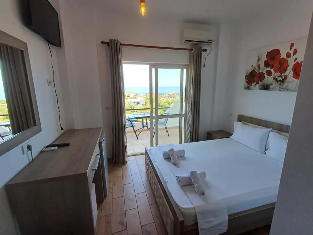 Double Room with Sea View image 6