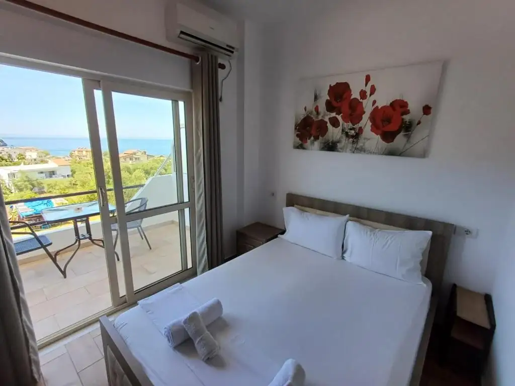 Double Room with Sea View image 4