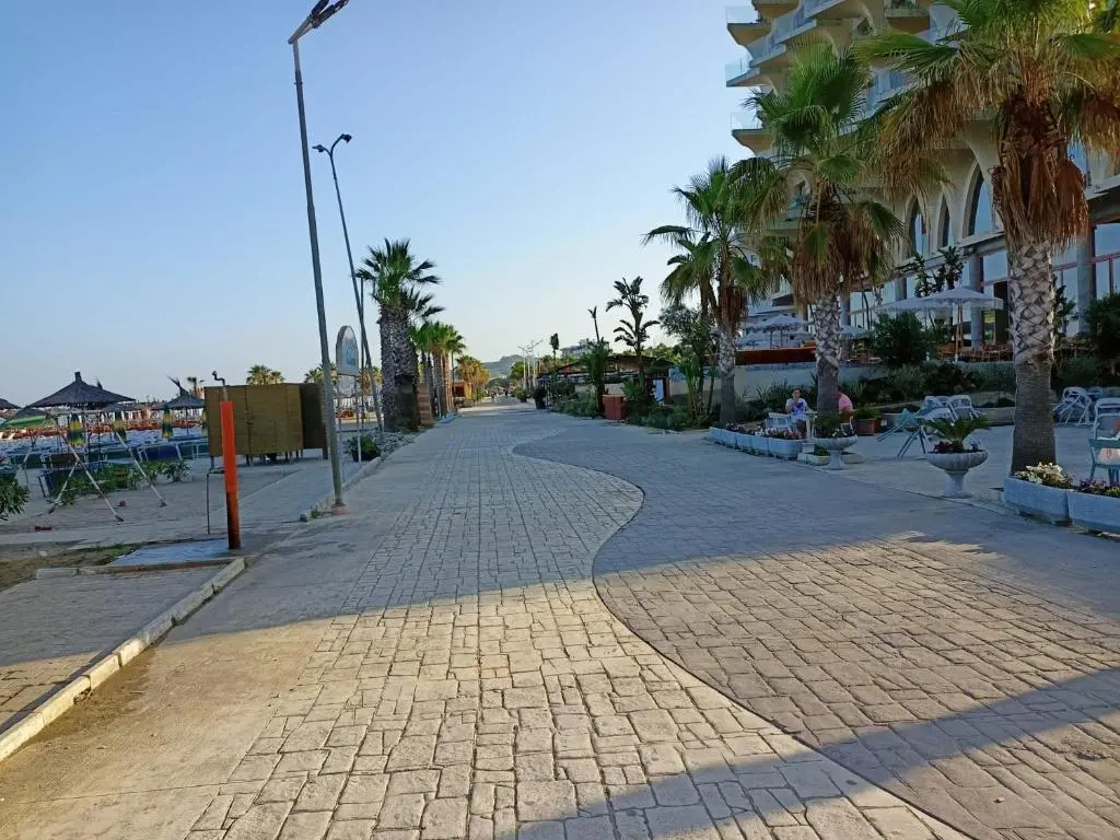 img_id_1074693.webp