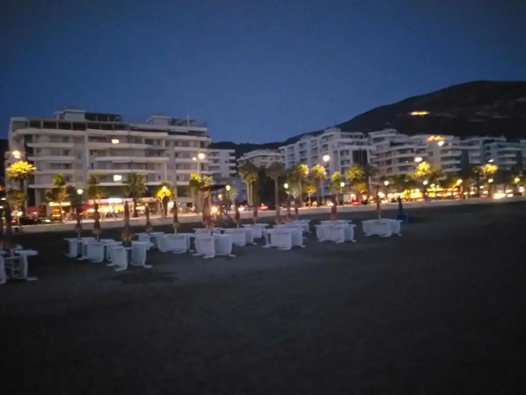 img_id_623456.webp