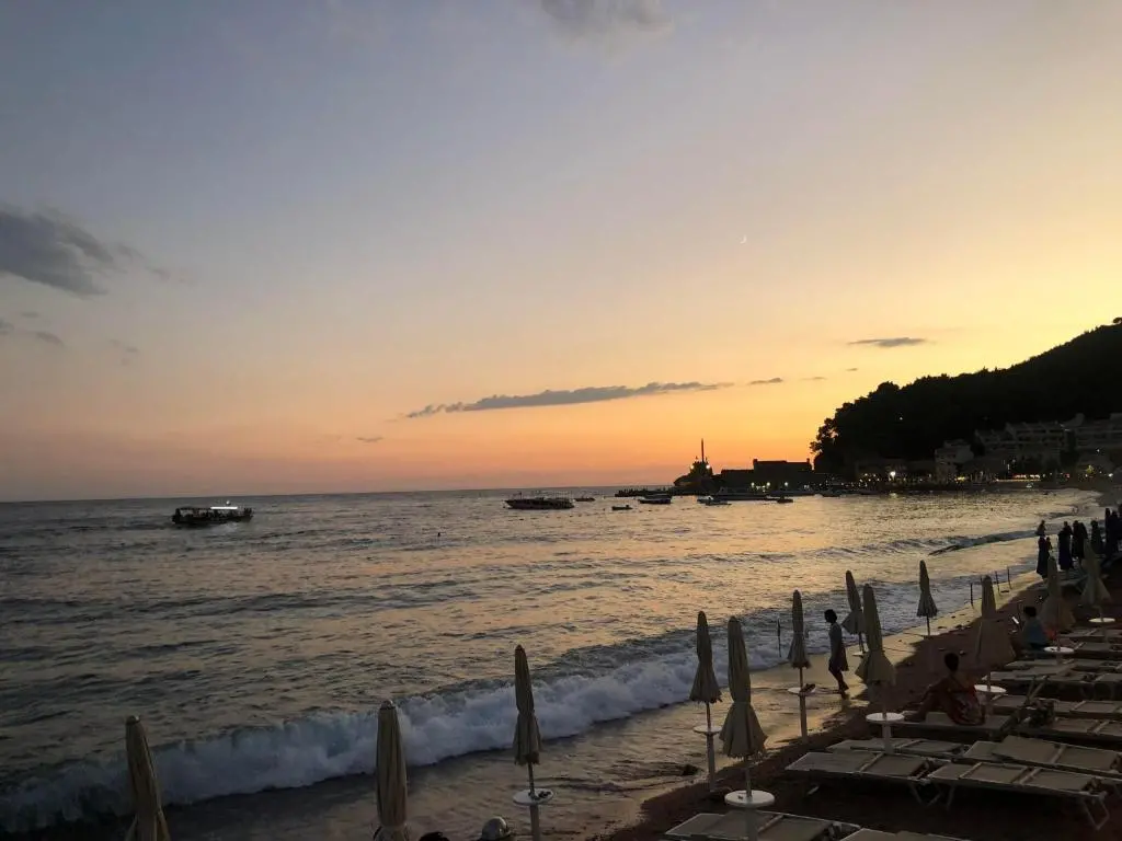 img_id_2433108.webp