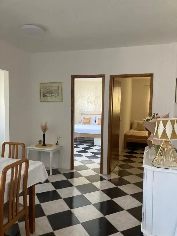 img_id_2431068.webp