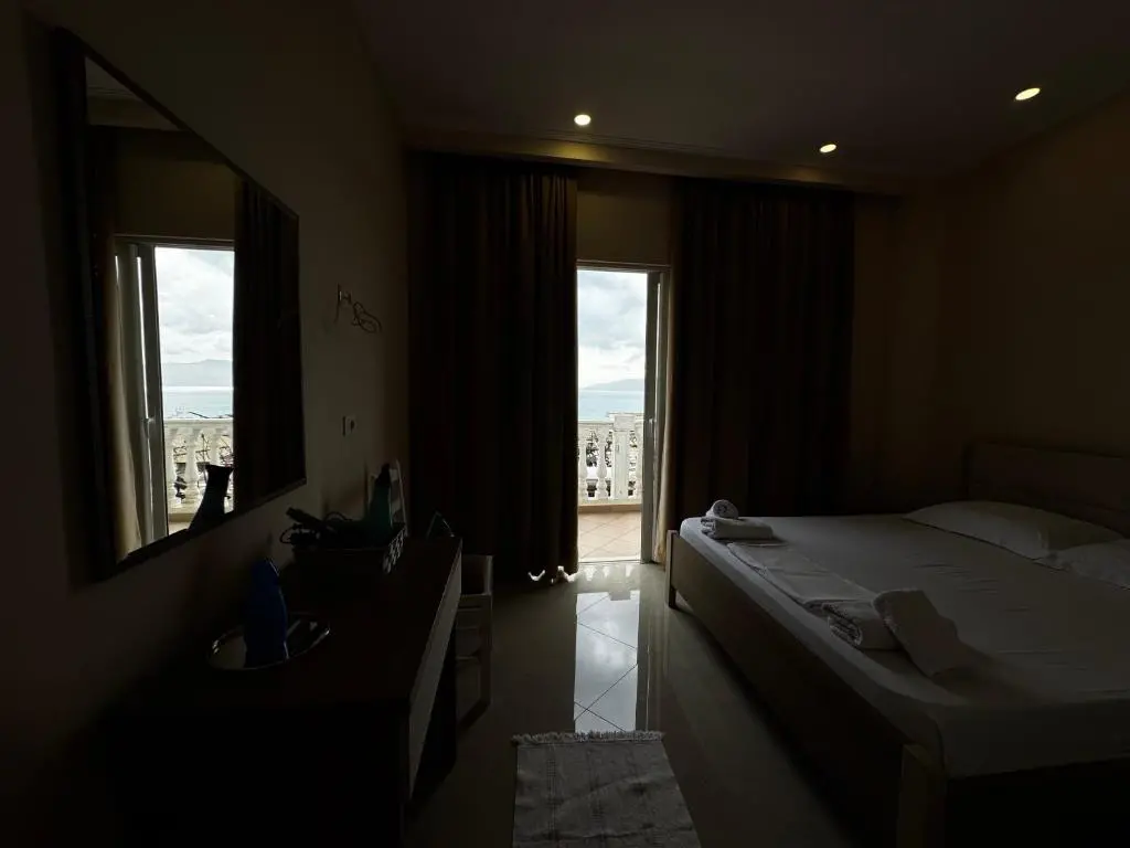 img_id_1451728.webp
