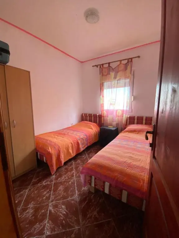 img_id_2427254.webp