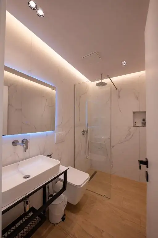 One-Bedroom Apartment image 3