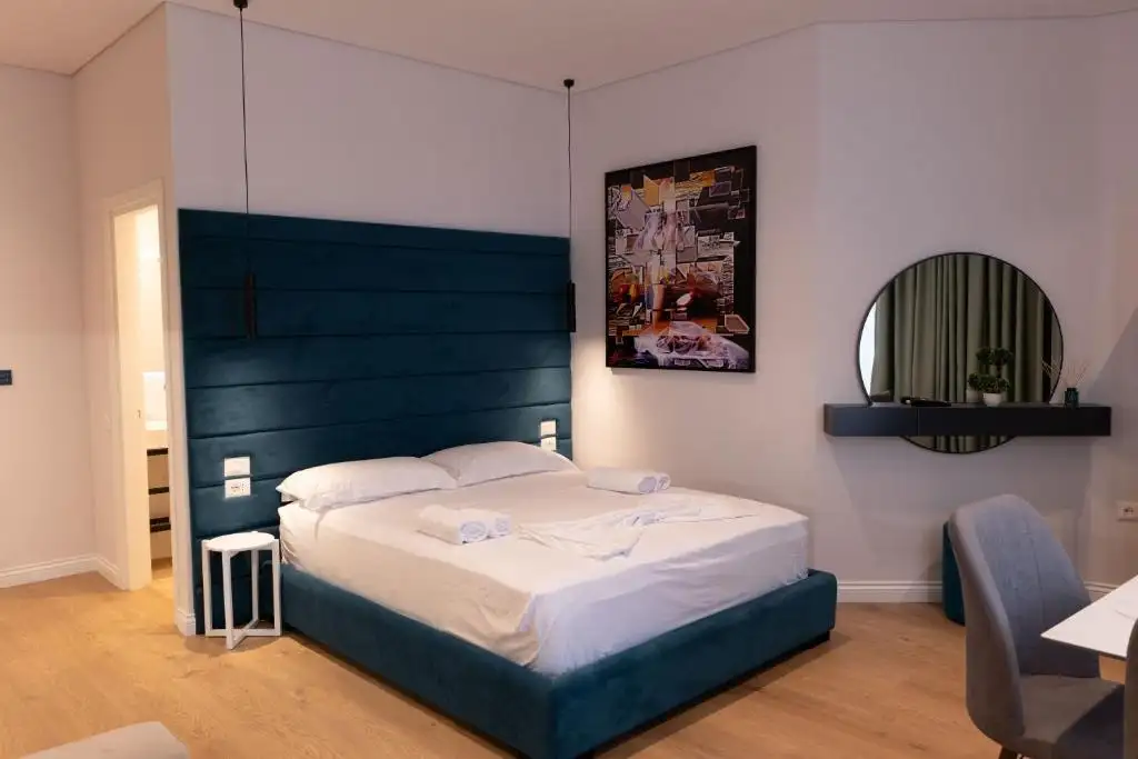 One-Bedroom Apartment image 8