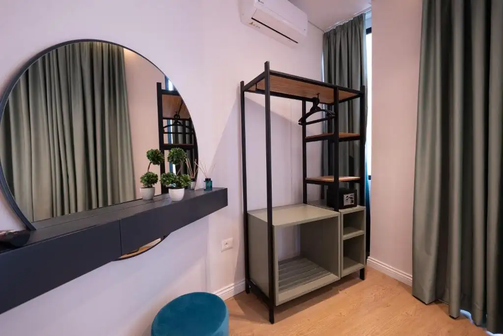One-Bedroom Apartment image 4