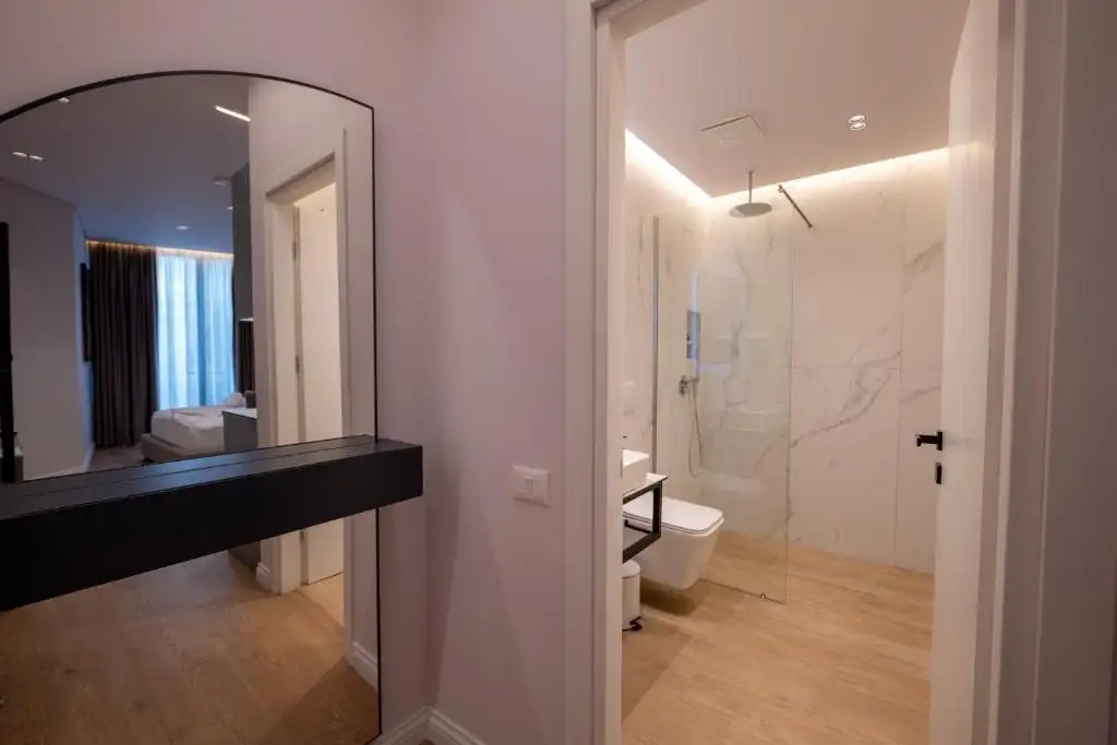 One-Bedroom Apartment image 6