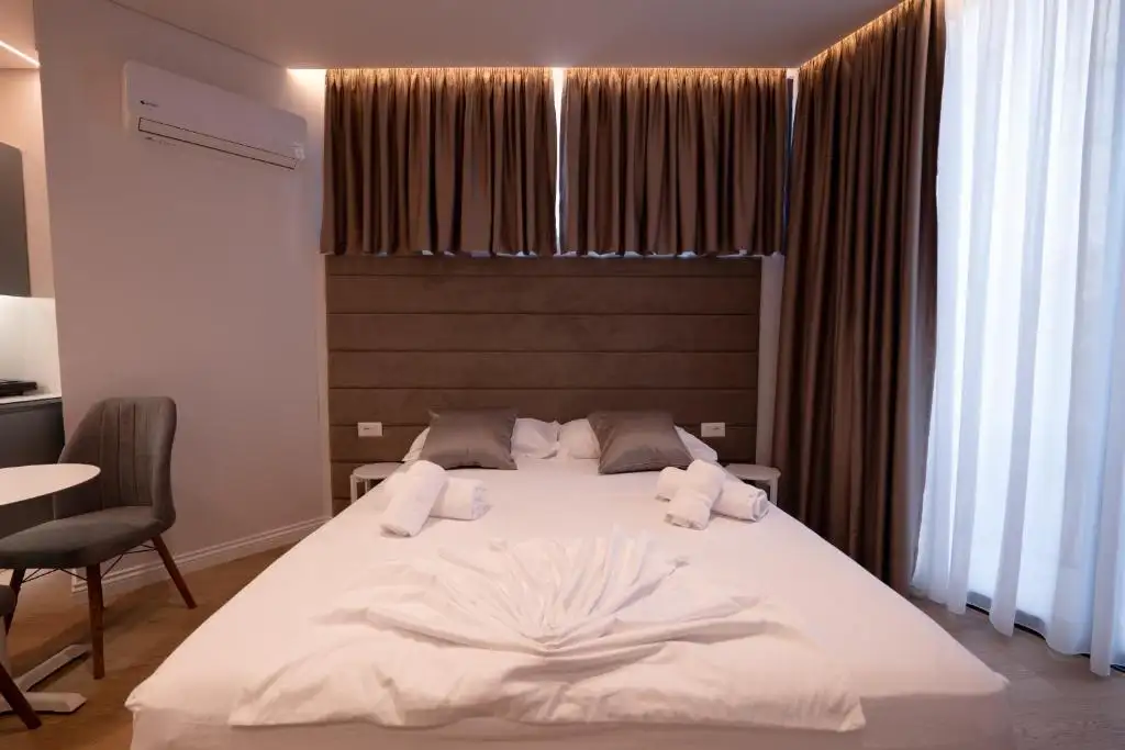 One-Bedroom Apartment image 22