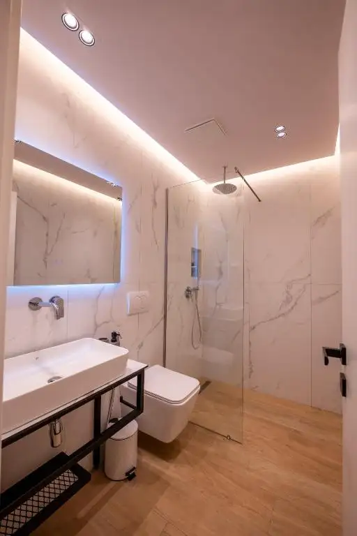 One-Bedroom Apartment image 15