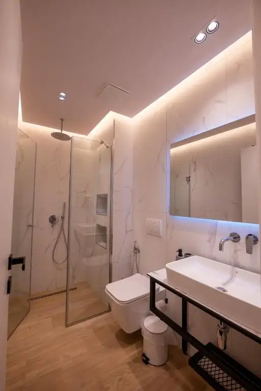 One-Bedroom Apartment image 6