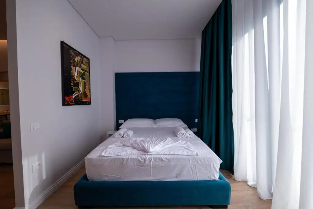 One-Bedroom Apartment image 3