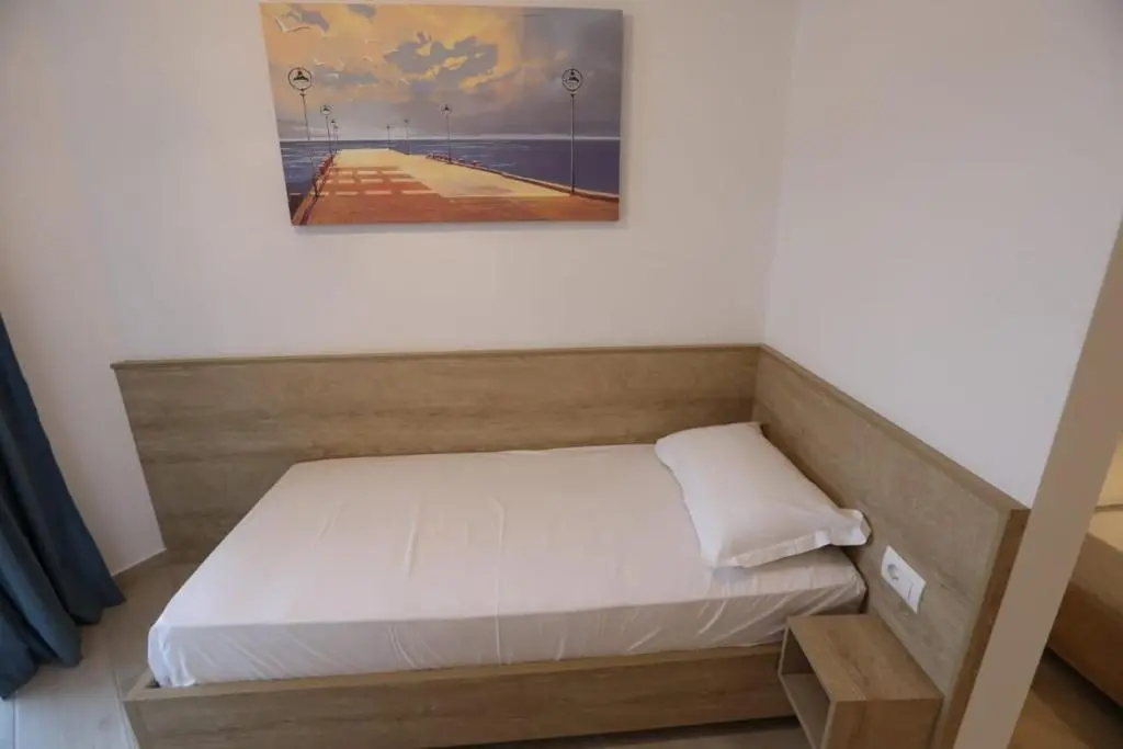 img_id_1077120.webp