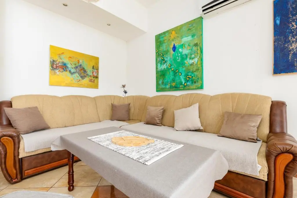 img_id_2422933.webp