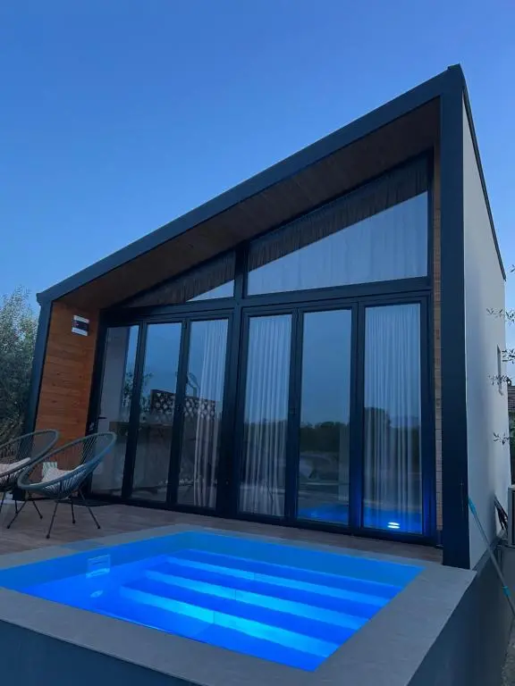img_id_900653.webp