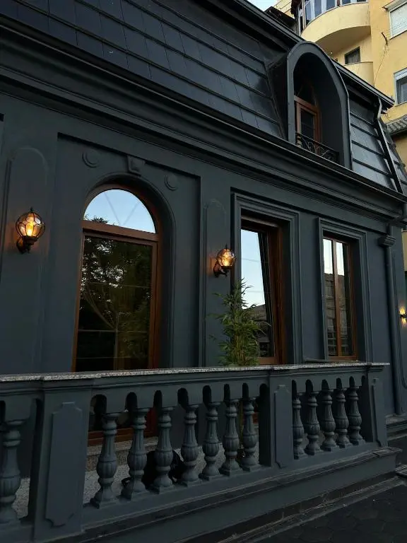 img_id_877384.webp