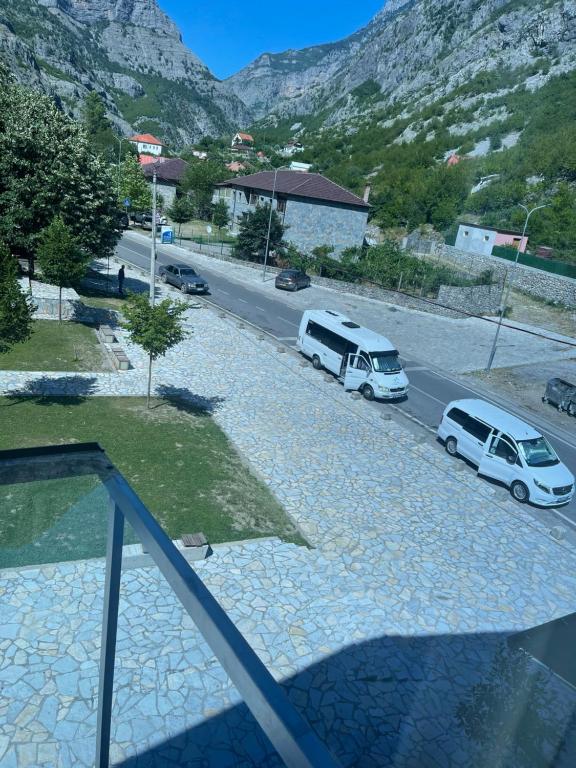 img_id_1034643.jpg