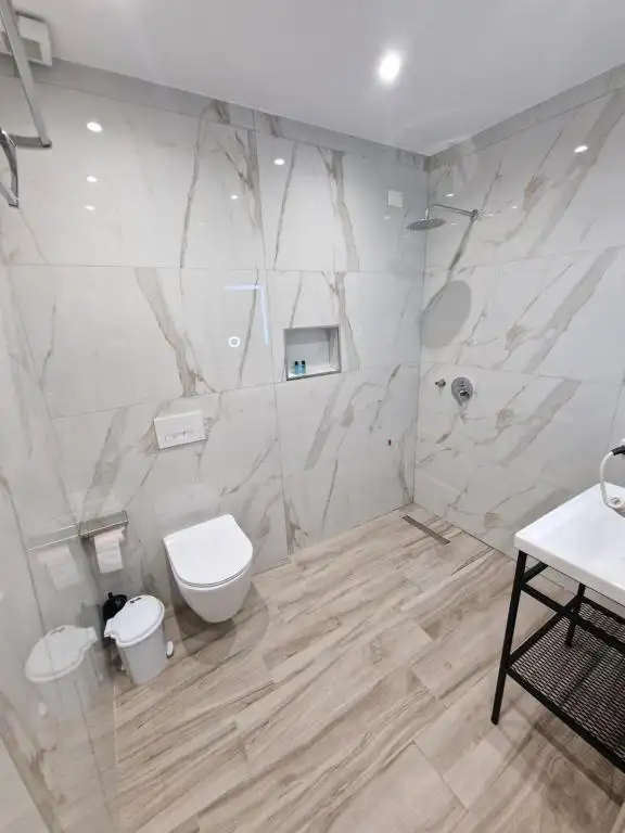 Triple Room with Balcony image 5
