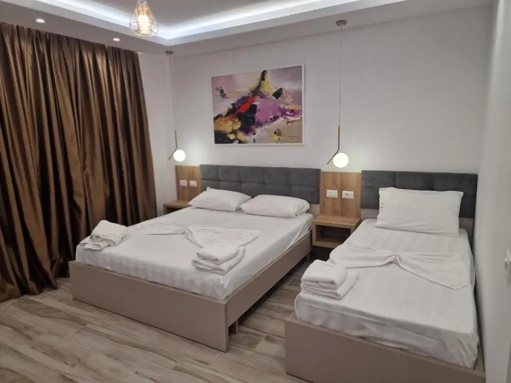 Triple Room with Balcony image 4