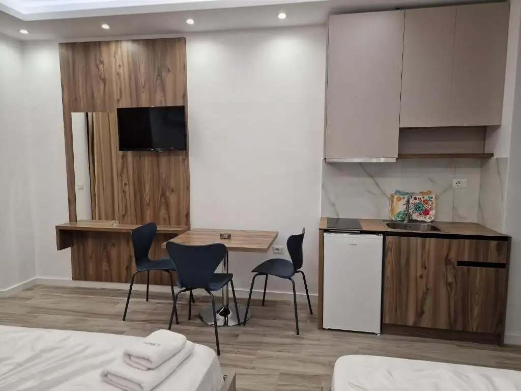 Triple Room with Balcony image 3