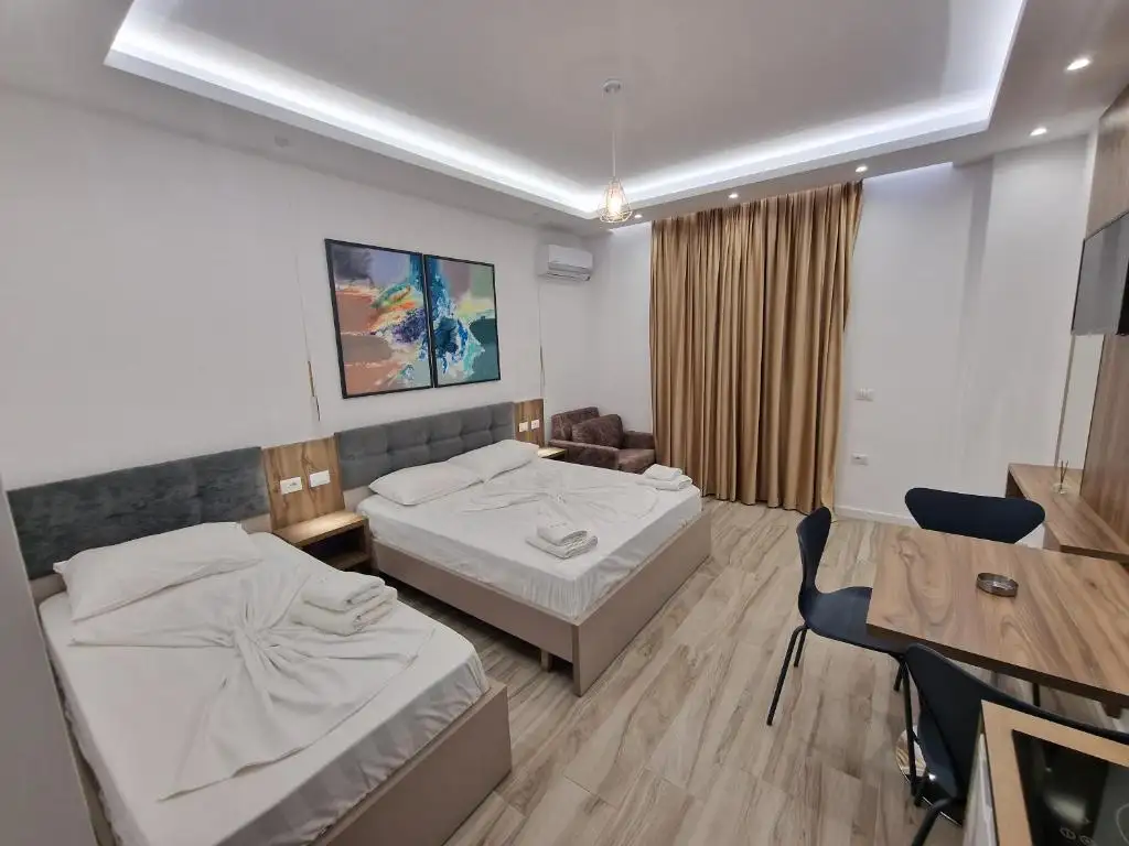 Triple Room with Balcony image 10