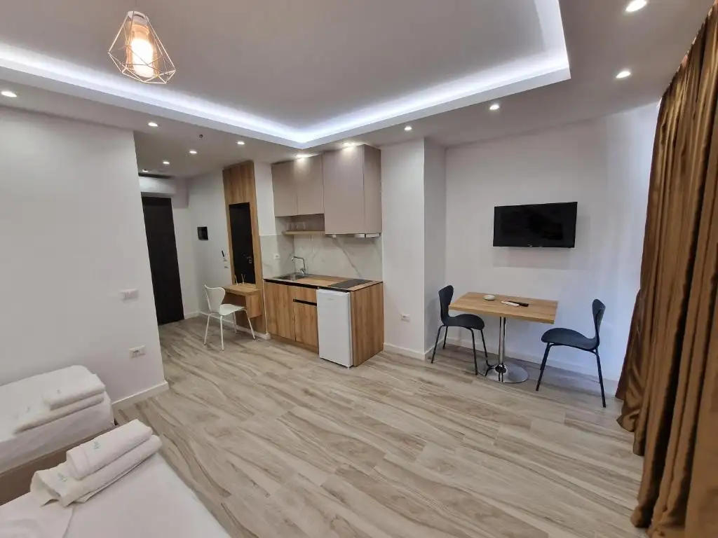Triple Room with Balcony image 9