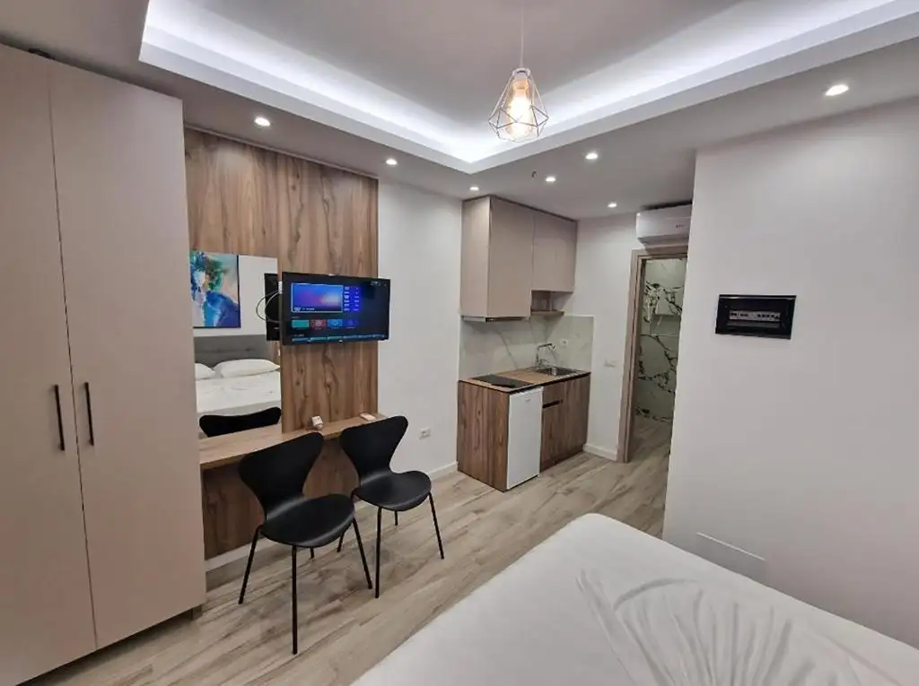Double Room with Balcony image 9