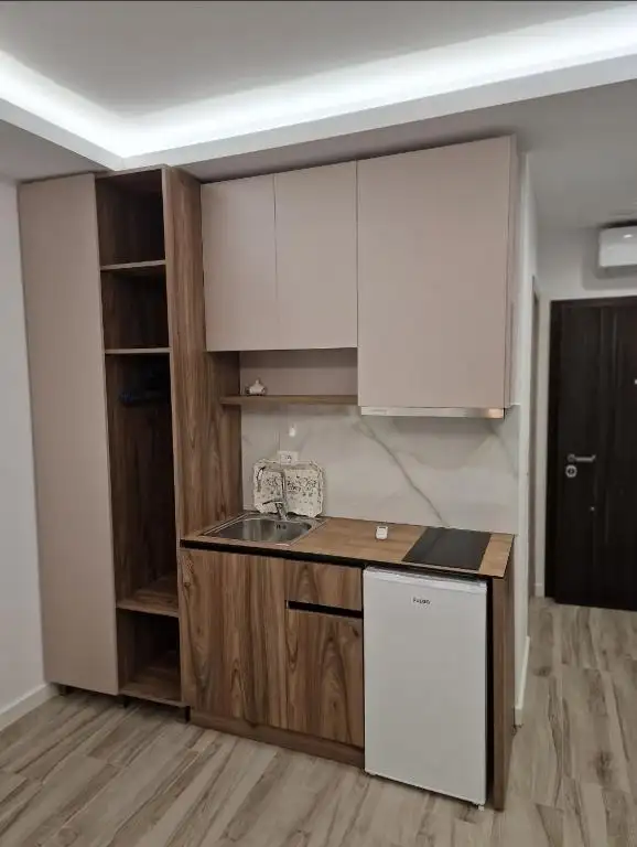 Double Room with Balcony image 2