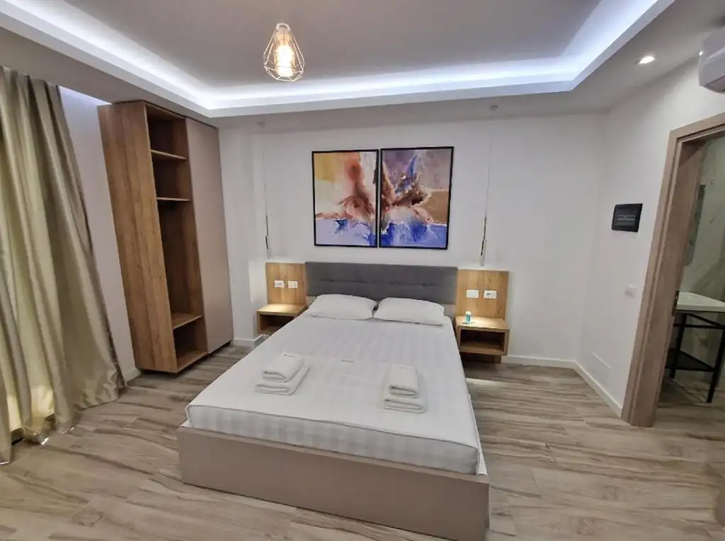 Double Room with Balcony and Sea View image 9
