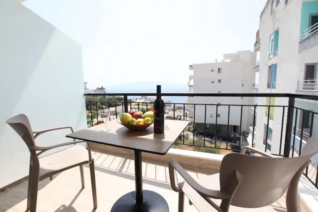 Double Room with Balcony and Sea View image 3