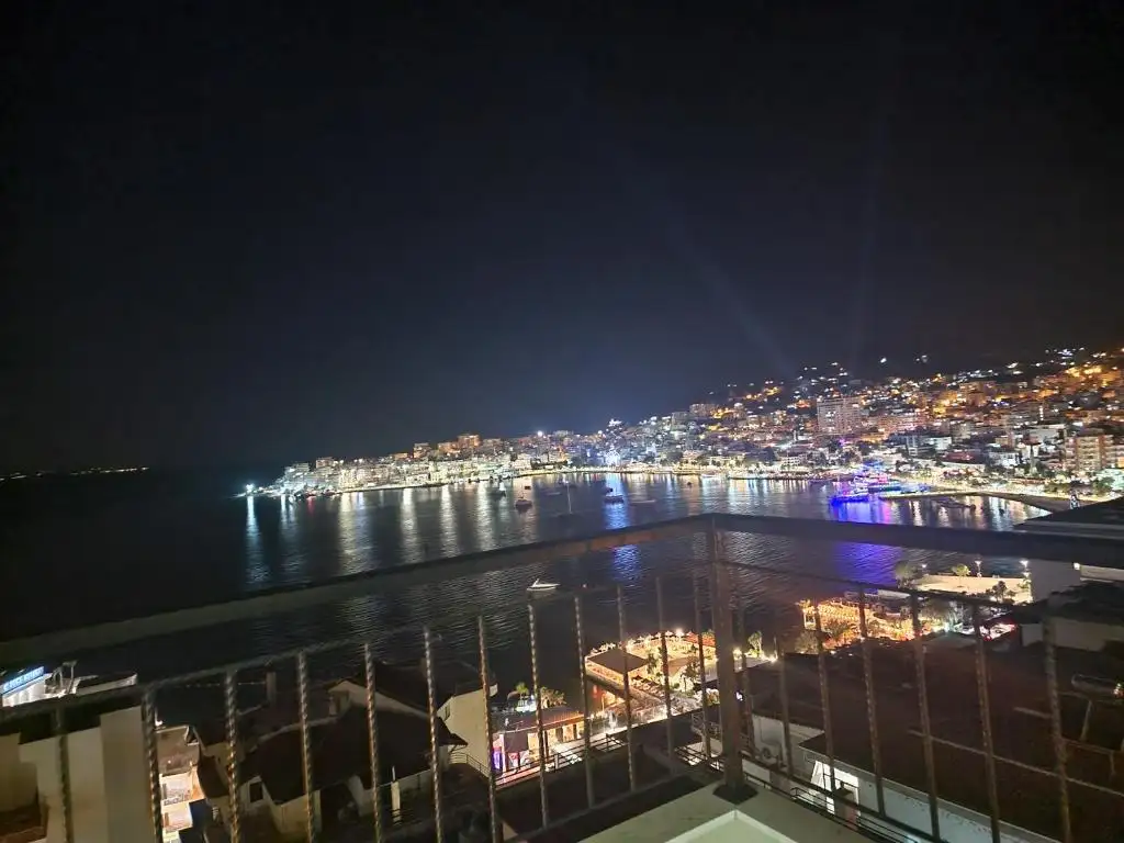 Apartment with Sea View image 5