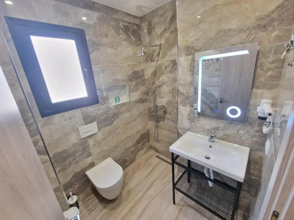 Triple Room with Sea View image 10