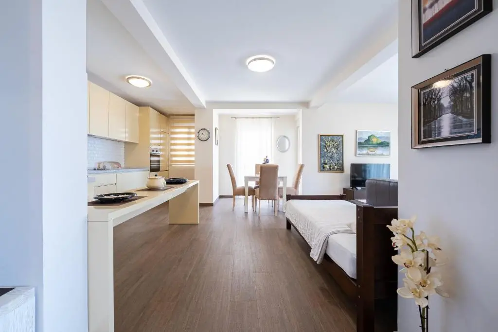 img_id_2411148.webp