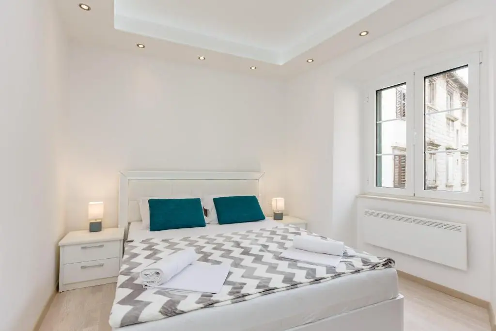 img_id_2410835.webp