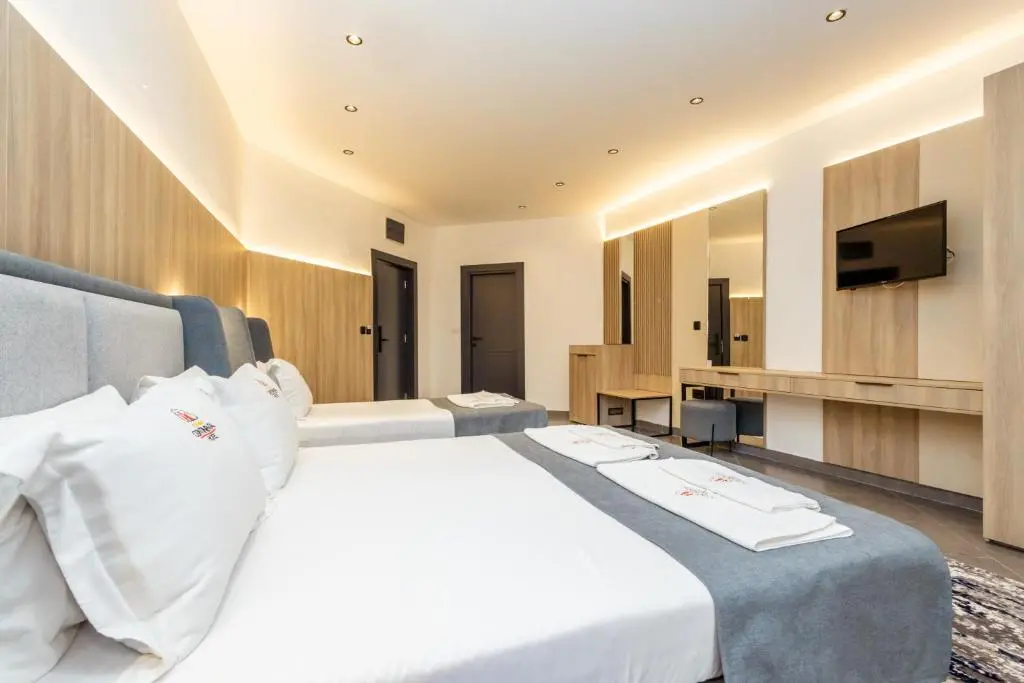 img_id_2410354.webp