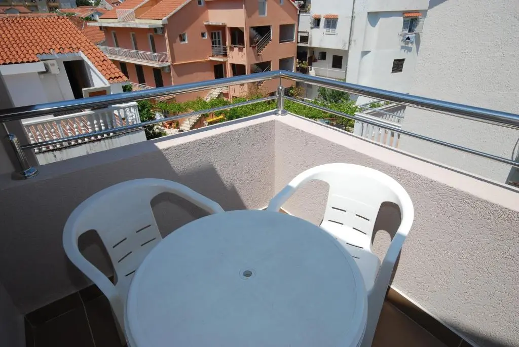 img_id_2409758.webp